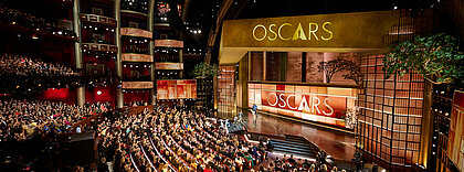 Das Dolby Theater in Los Angeles ist für die Oscarverleihung feierlich eingerichtet und gut besucht. (Foto: Richard Harbaugh / Bill Barnes / The Academy ©A.M.P.A.S.)
