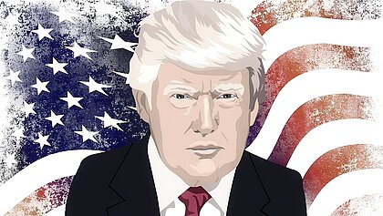 Im Mittelpunkt des Bildes befindet sich ein älterer Mann mit hellen Haaren, dunklem Anzug, weißem Hemd und roter Krawatte. Er blickt ernst direkt nach vorne. Hinter ihm füllt eine stilisierte amerikanische Flagge fast den gesamten Hintergrund aus. Die Farben Rot, Weiß und Dunkelblau wirken teilweise abgenutzt und gesprenkelt.
