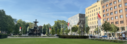 Bild zeigt den Corneliusplatz in Düsseldorf an einem sonnigen Tag.