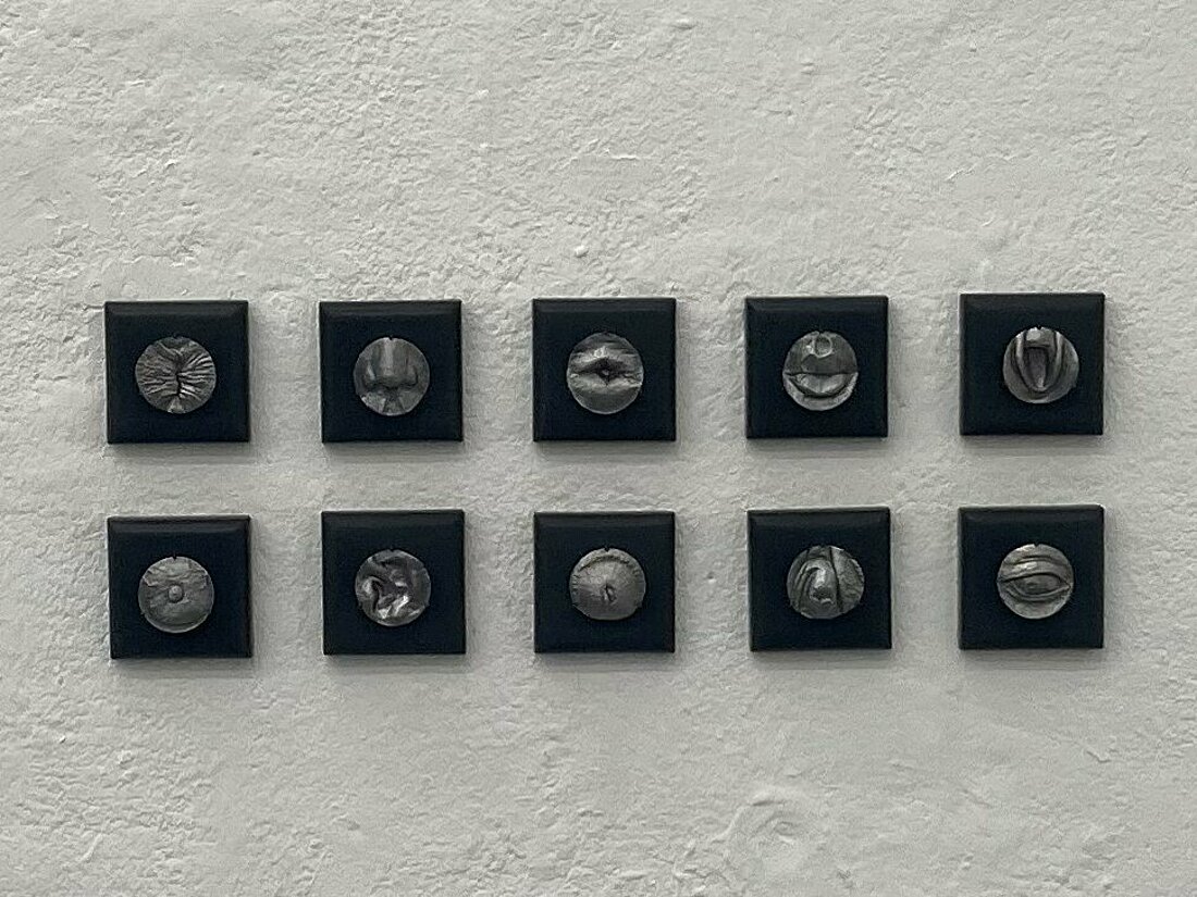 Körperöffnungen aus Kronkorken