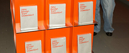 Das begleitende Ausstellungsbuch im Museumsshop des NRW-Forums