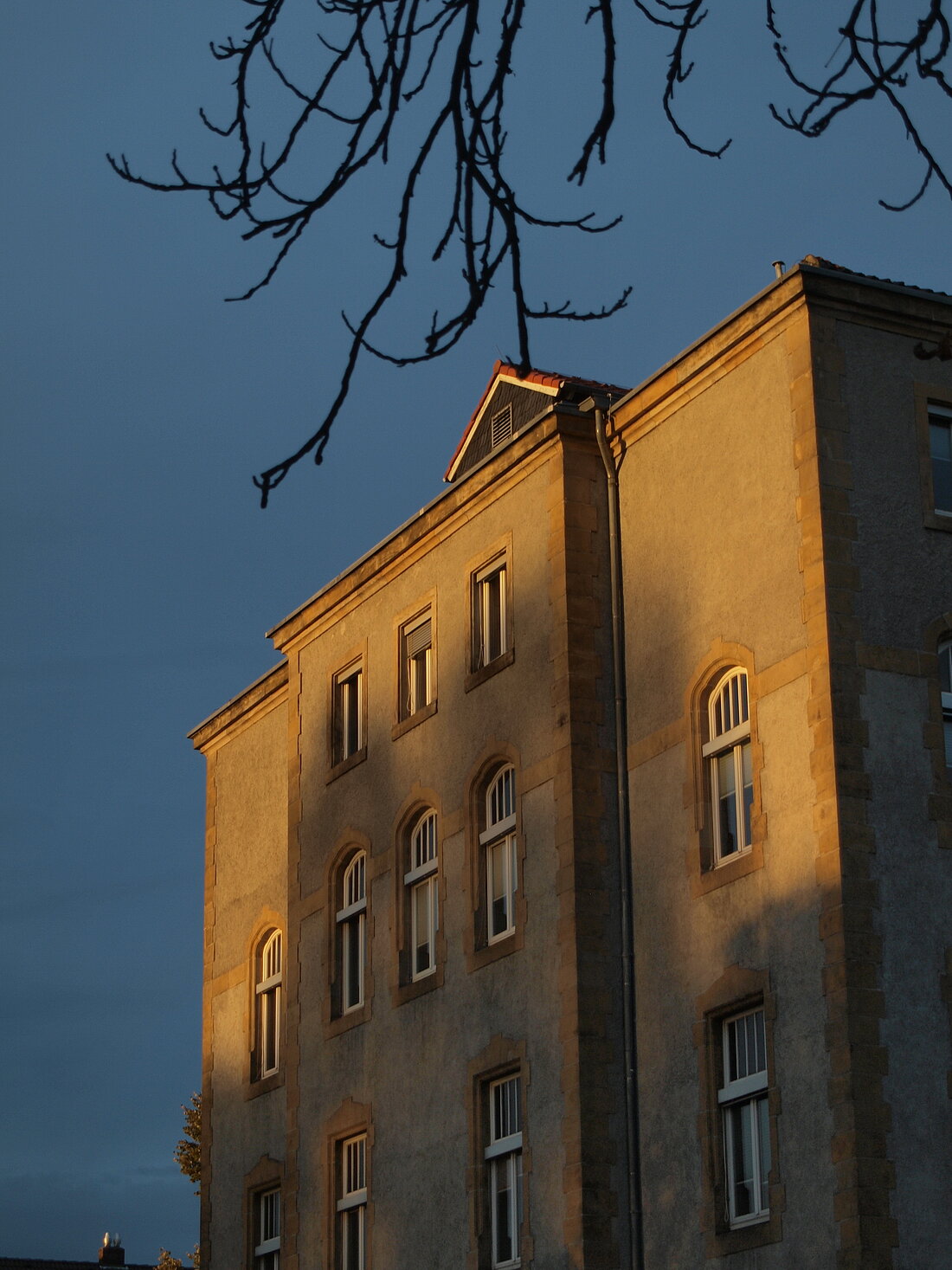 Gebäude 13.70 im Glanz der Herbst-Sonne